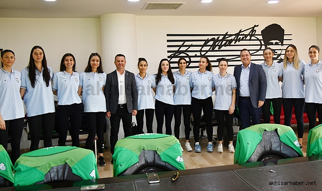 Akhisar Belediyespor Kad N Voleybol Tak M Yeni Sezona Haz R Spor